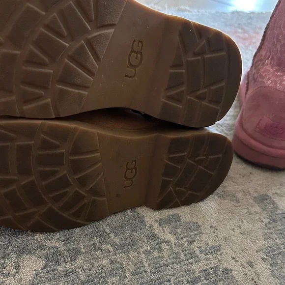 UGG Kids Tan bailey Boots with Starry Bow - Picture 4 of 9